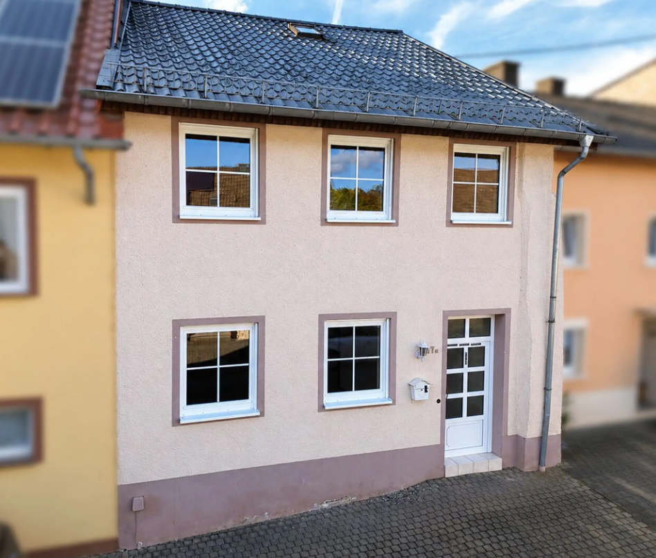 Mehrfamilienhaus mit Garage